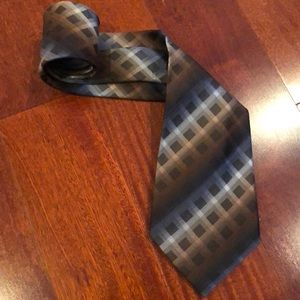 Men’s gorgeous tie - 100% silk Van Heusen necktie